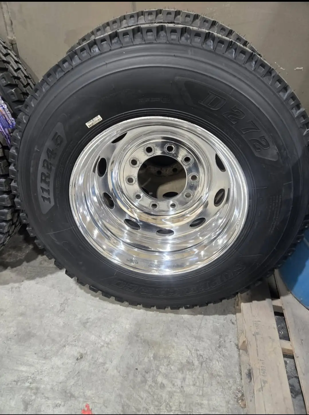 11R24.5 tires Peterbilt style rims for SALE!!!!!! - Image 3