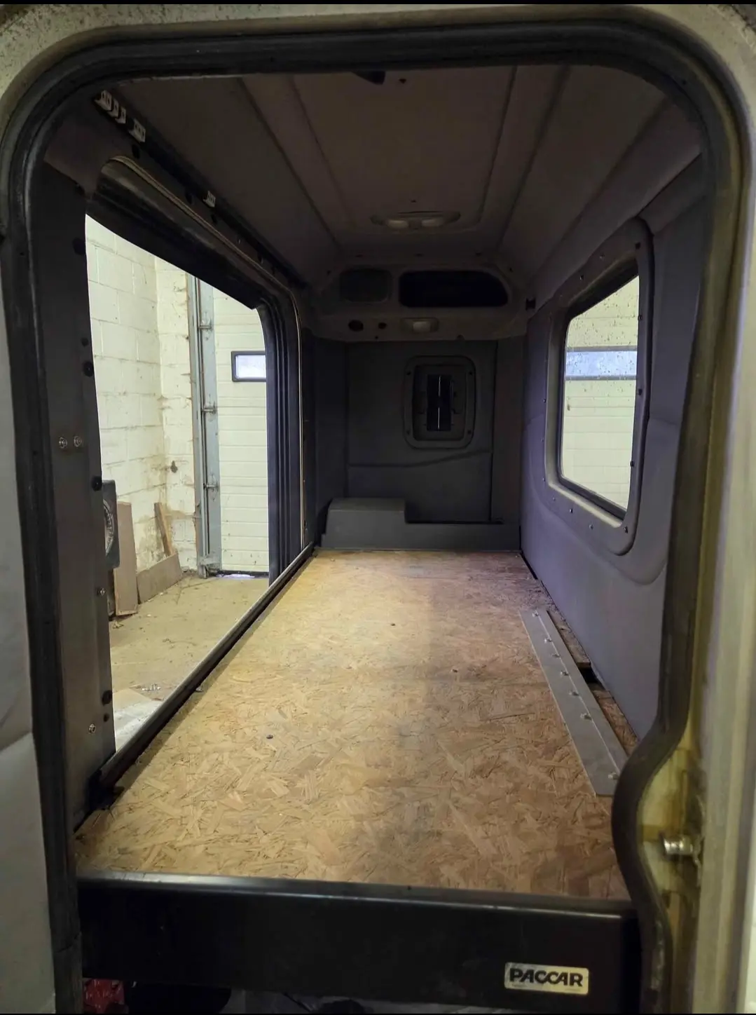 36in peterbilt unbuilt flattop sleeper - Image 3