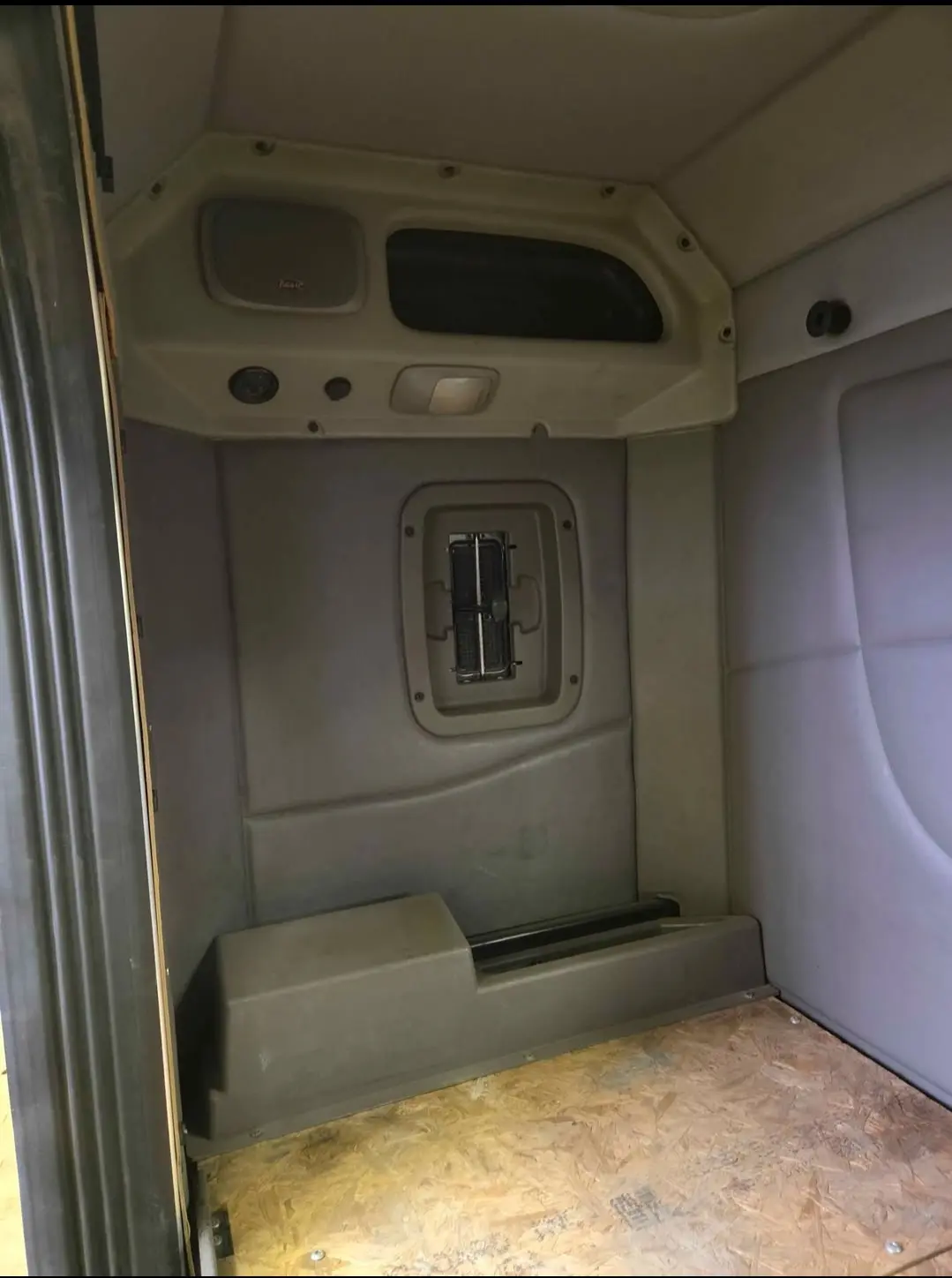 36in peterbilt unbuilt flattop sleeper - Image 6