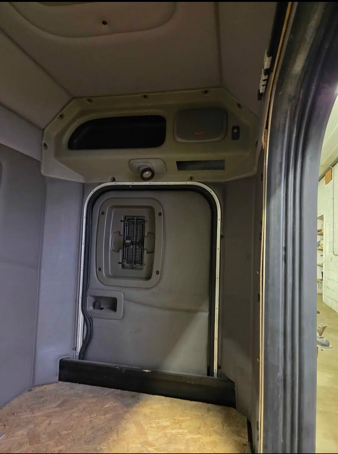 36in peterbilt unbuilt flattop sleeper - Image 2