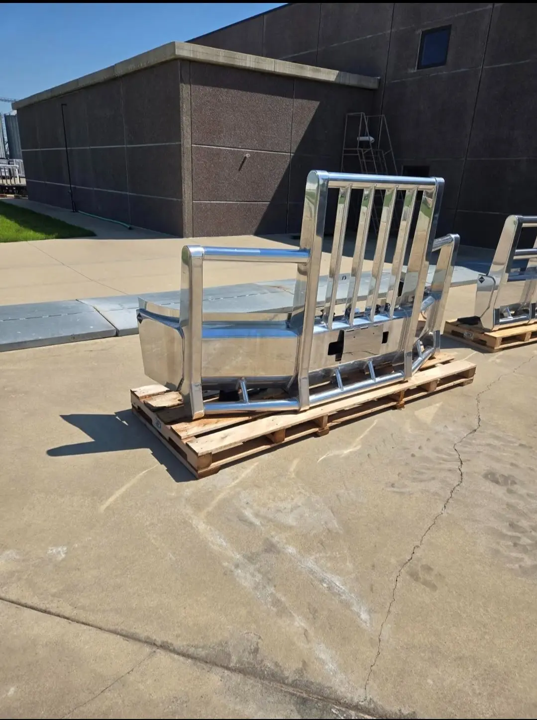 Herd Bumper for Peterbilt 386 - Image 3