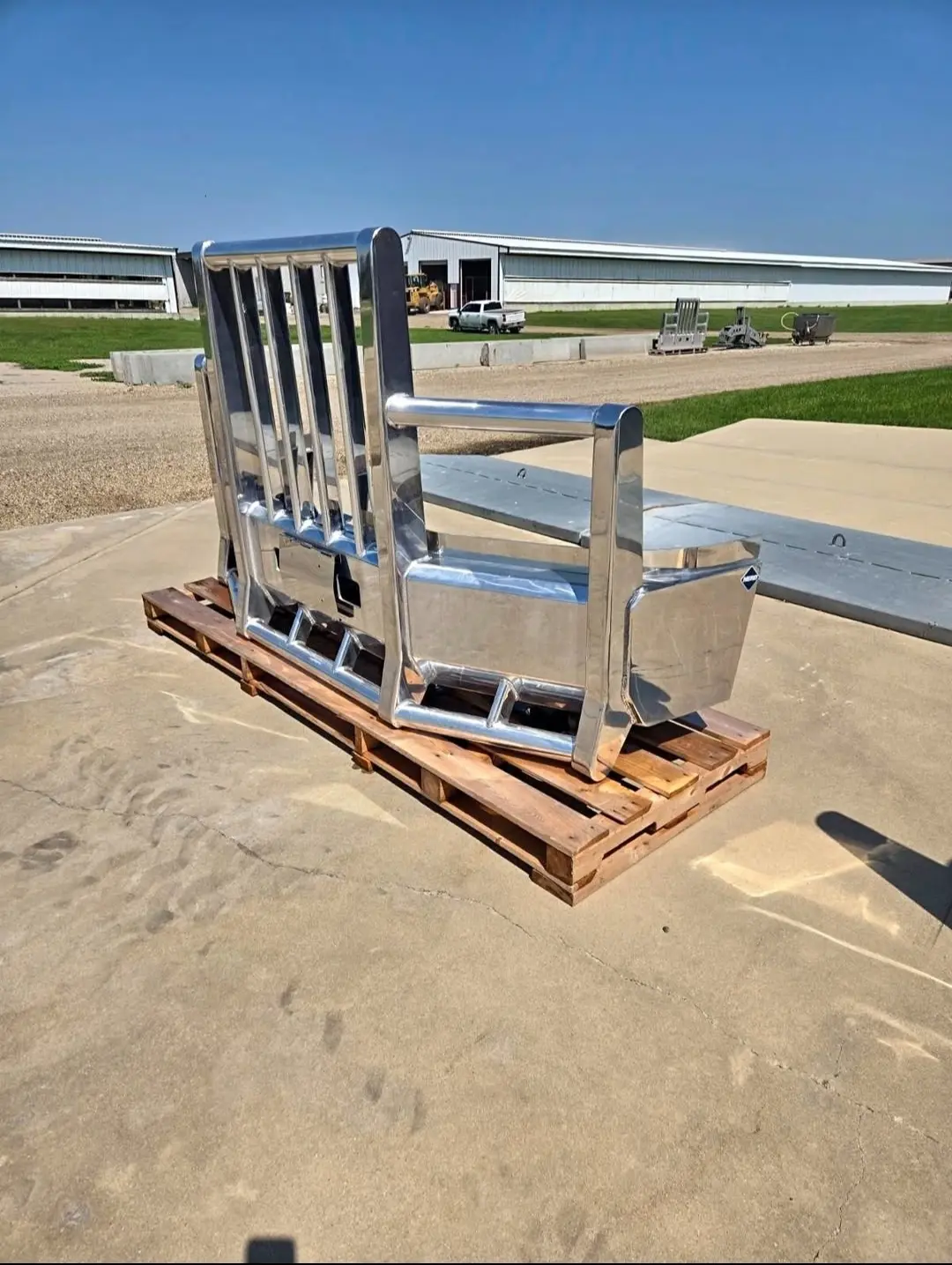 Herd Bumper for Peterbilt 386 - Image 2