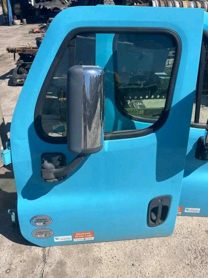 Freightliner cascadia door