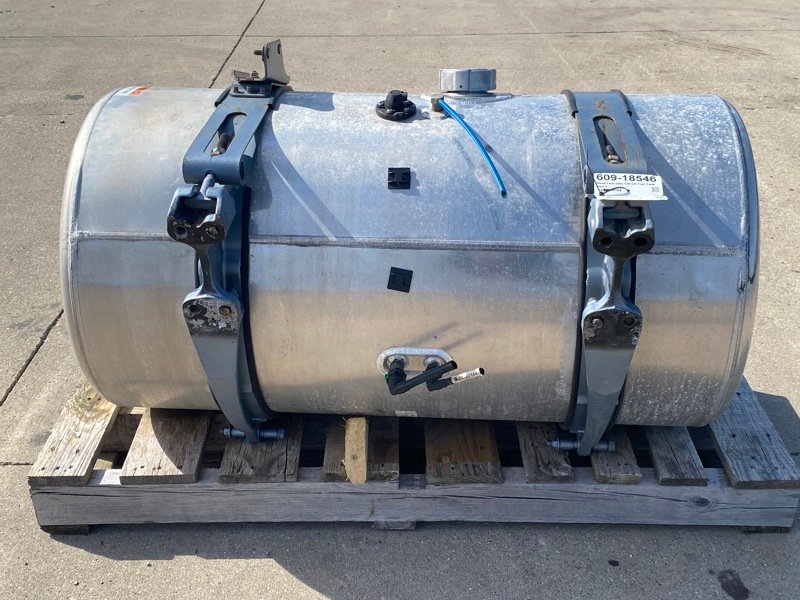 Freightliner cascadia 125 gallon fuel tank - Image 4