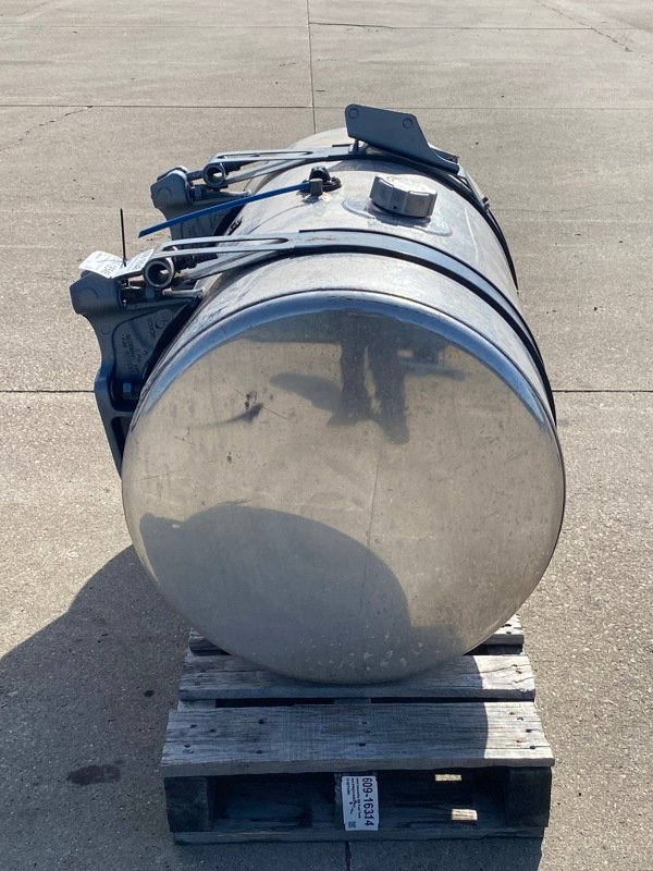 Freightliner cascadia 125 gallon fuel tank - Image 3