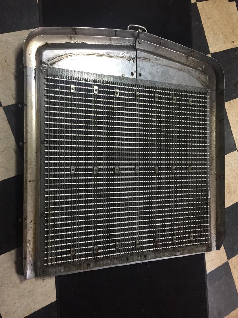 Kenworth w900 grill - Image 3