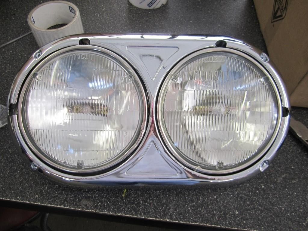 Kenworth w900 round headlight assembly