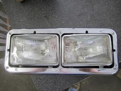 Kenworth T600 headlight