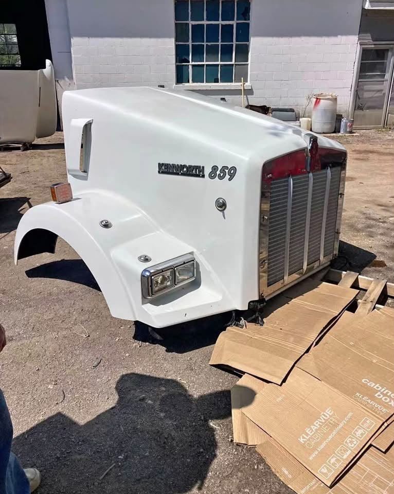 Kenworth T800 hood