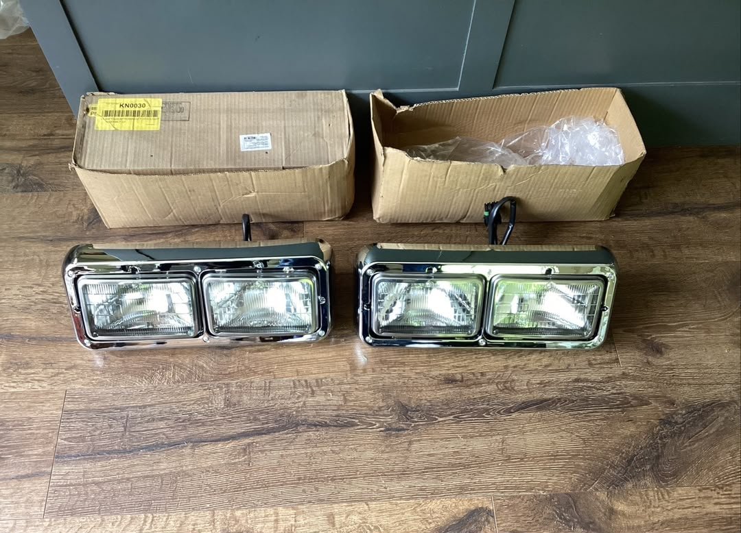 Kenworth T800 headlight assembly