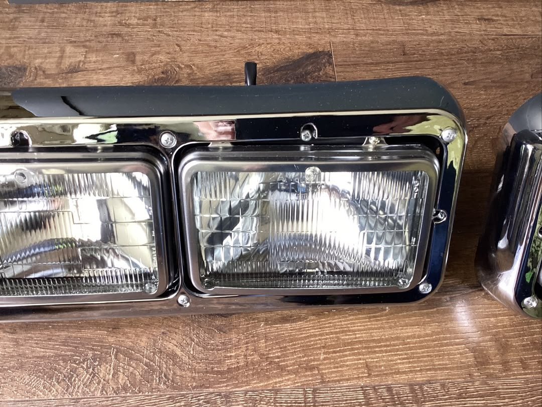 Kenworth T800 headlight assembly - Image 2
