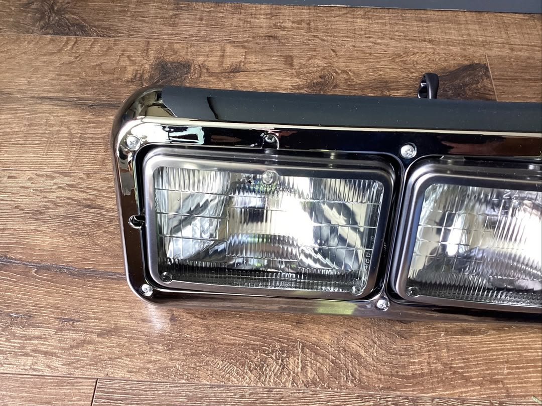 Kenworth T800 headlight assembly - Image 3