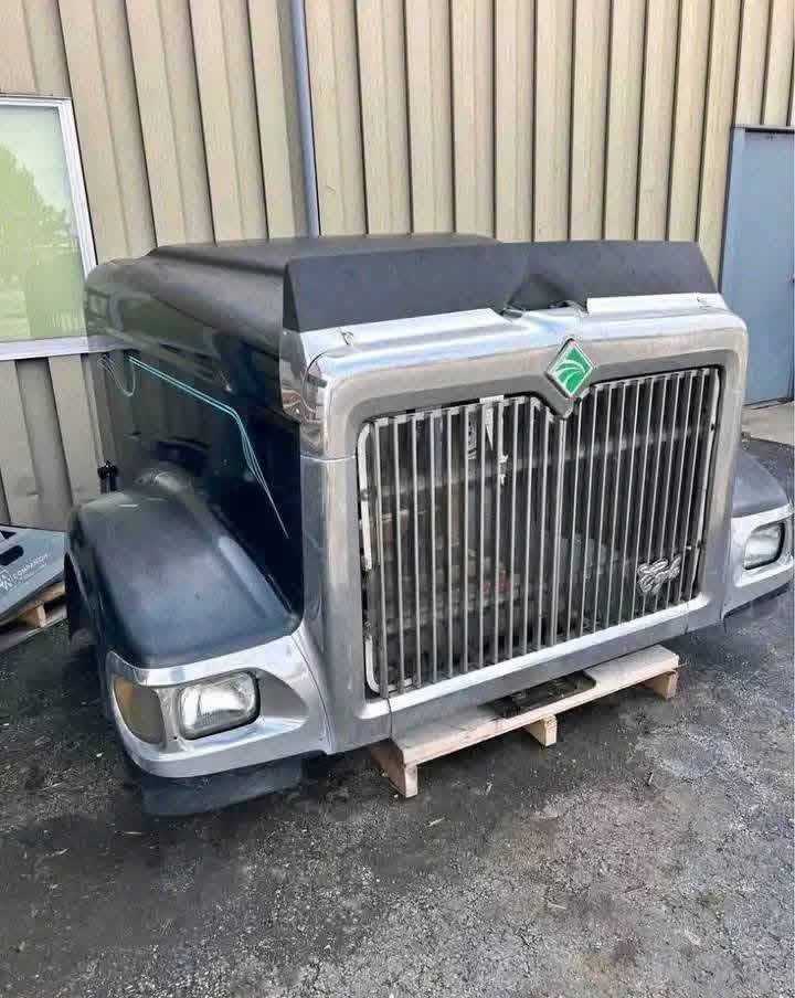 International 9900 Hood
