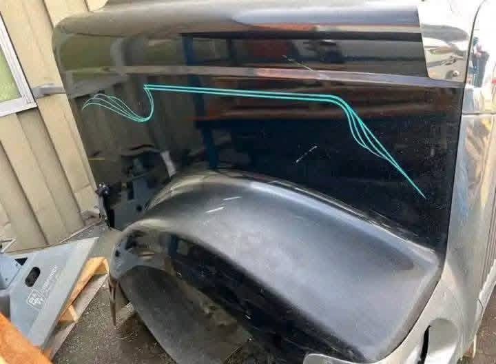 International 9900 Hood - Image 2