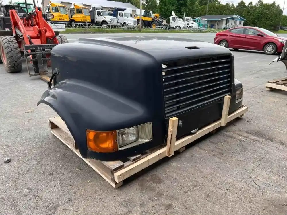 International 4900 complete hood - Image 2