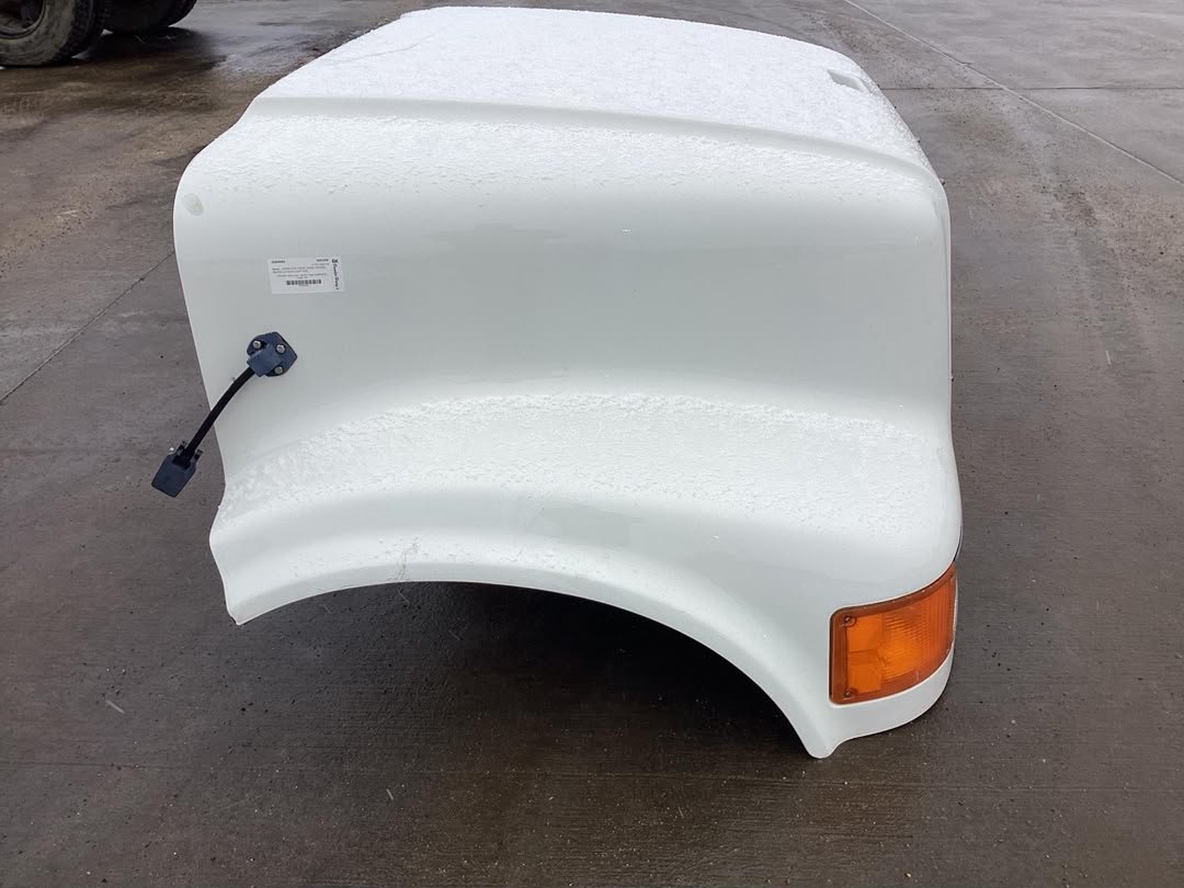 International 4700 complete hood - Image 2