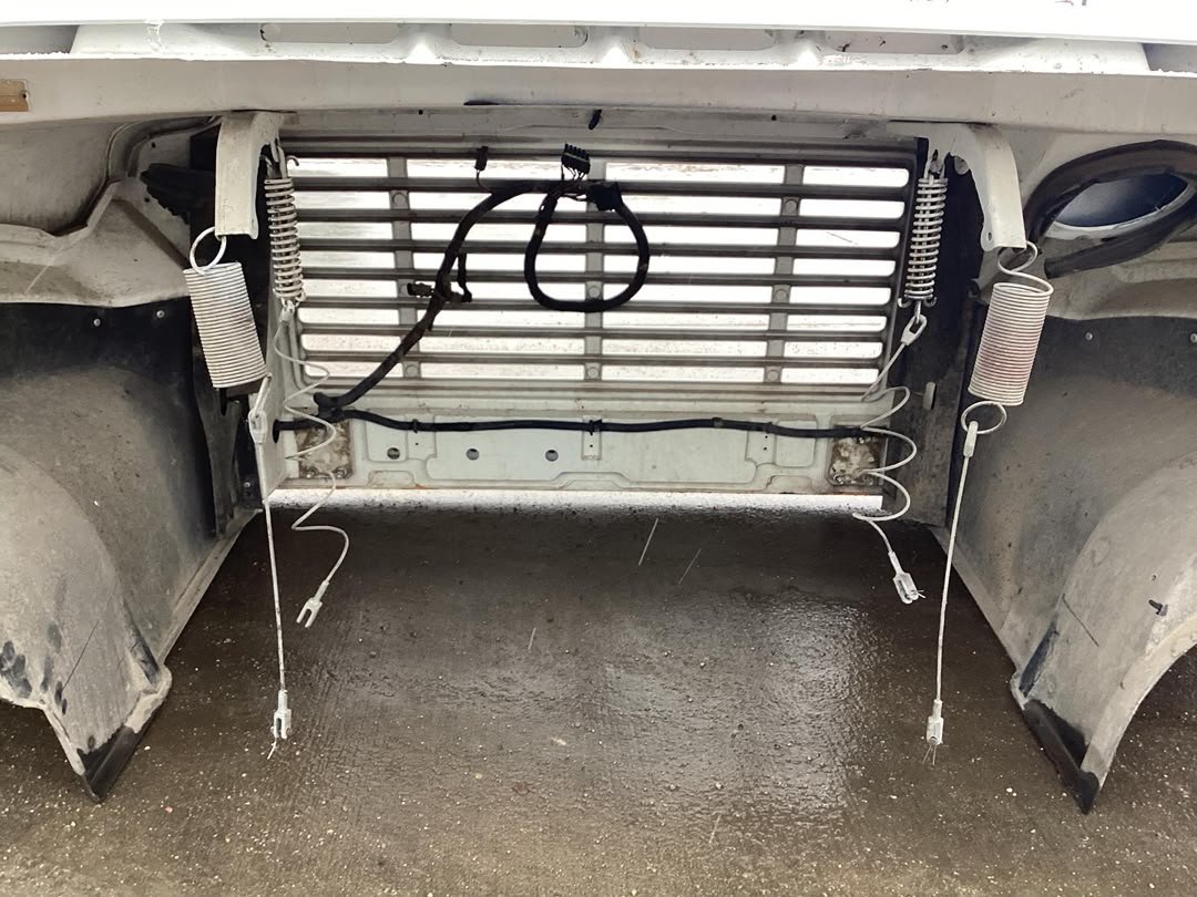 International 4700 complete hood - Image 6