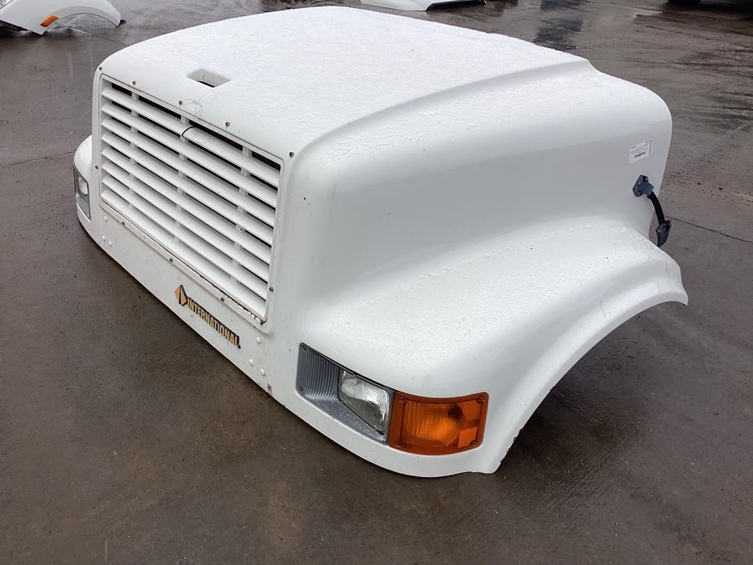 International 4700 complete hood - Image 4