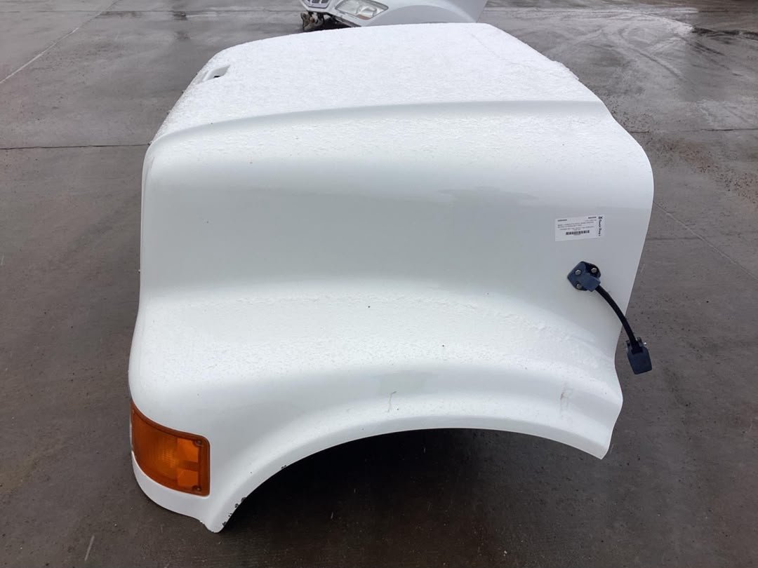 International 4700 complete hood - Image 5