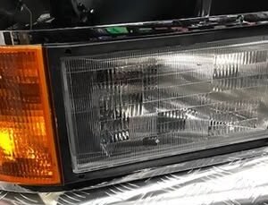 Mack CH613 headlight