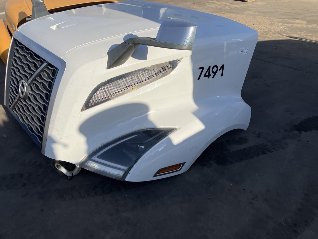 Volvo VNL complete hood