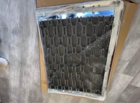 Volvo vnl grill - Image 3