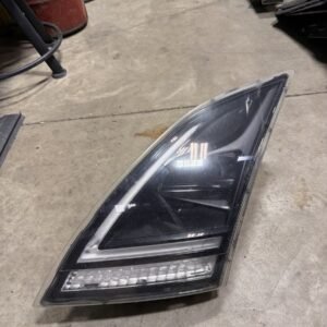 Volvo VNL Headlight